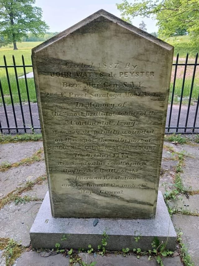 Памятник ноге героя-предателя, имя которого его страна постаралась стереть из памяти