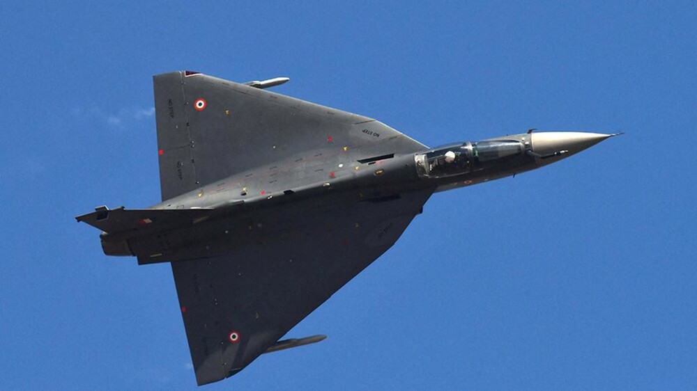 В Дубае на авиашоу разбился индийский истребитель