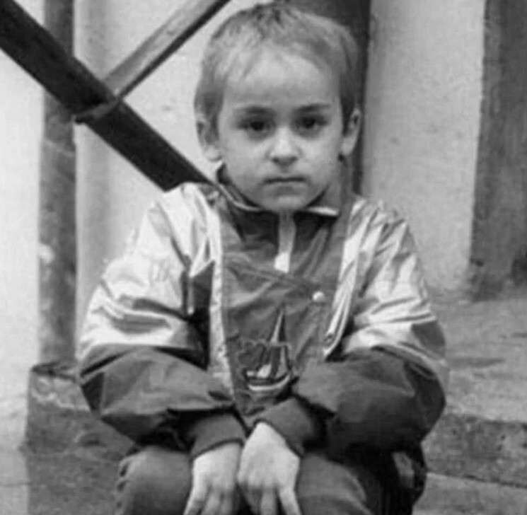 Лаяли, чирикали и рычали: что стало с российскими детьми-маугли, которых воспитали животные