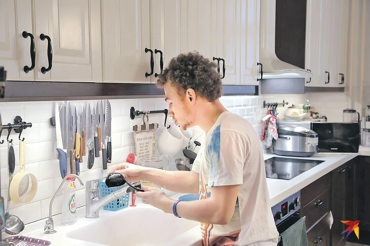 Лаяли, чирикали и рычали: что стало с российскими детьми-маугли, которых воспитали животные