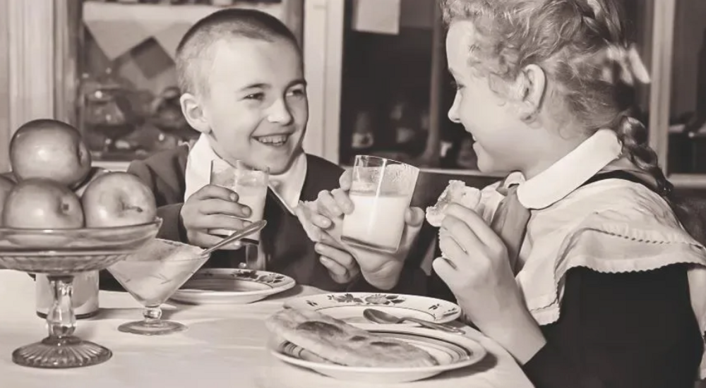 Пейте, дети, молоко - будете здоровы!