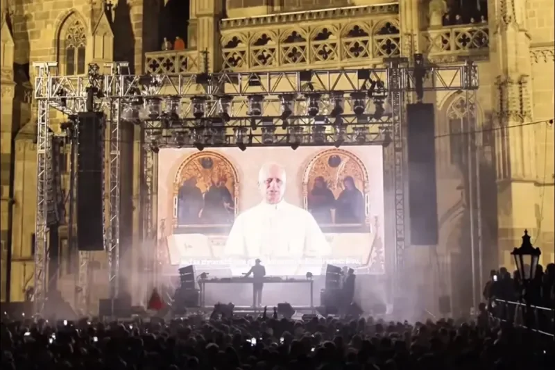 По благословению папы Льва у собора в Словакии провели рейв-концерт