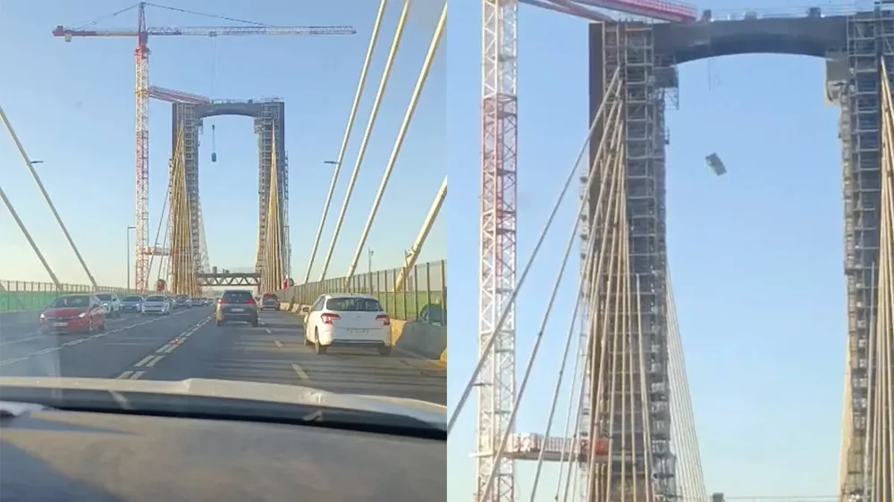 В Севилье с моста упала переносная туалетная кабина