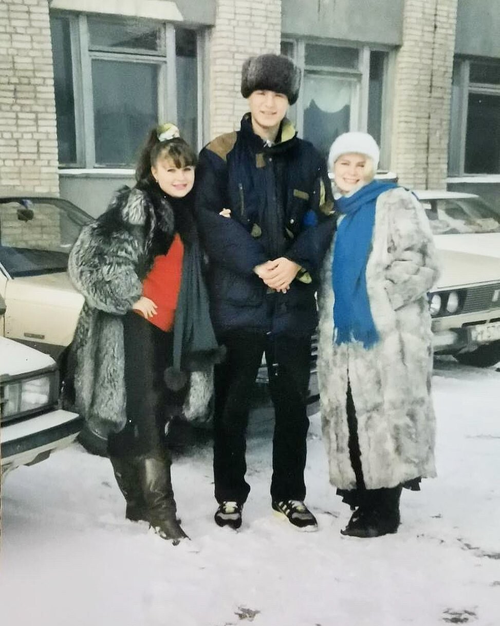 Молодежь. Владивосток, 1993 г.