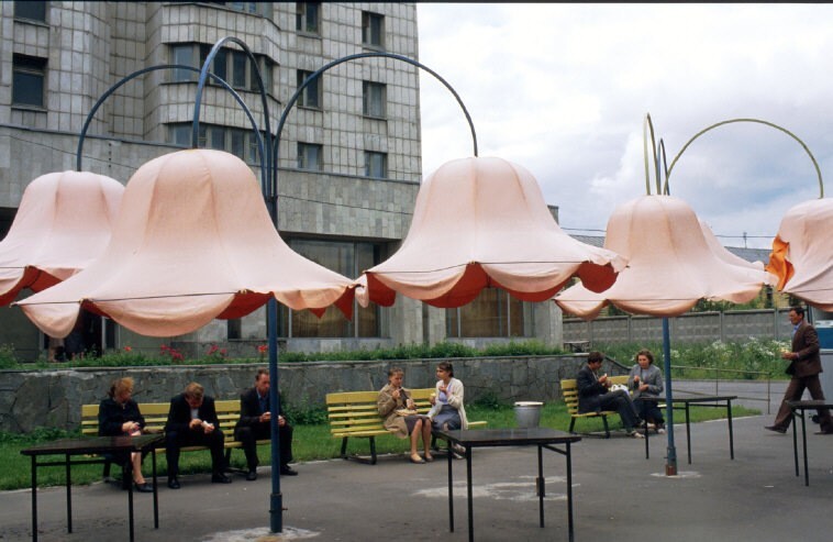 Уличное кафе у станции метро "Фрунзенская".