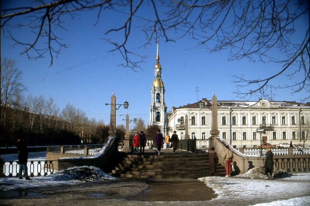 Вид на Красногвардейский мост и Никольский морской собор.