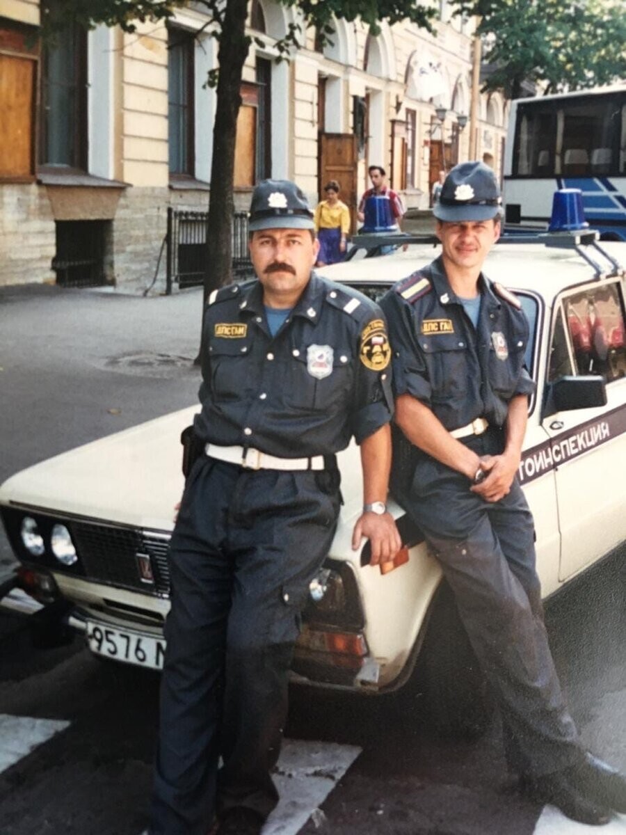 Гаишники на площади Искусств. 