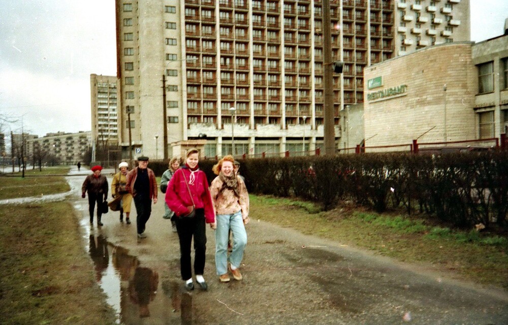 А это - улица Маршала Тухачевского и гостиница "Карелия" на заднем плане.