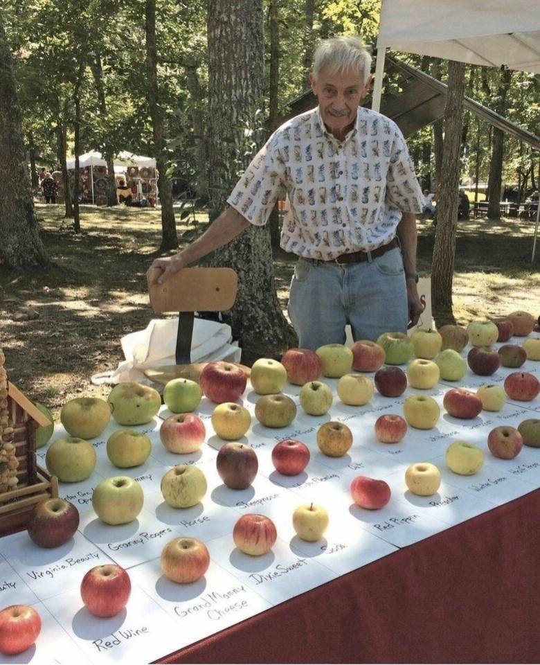 Пенсионер собрал крупнейший в мире «яблоневый ковчег»