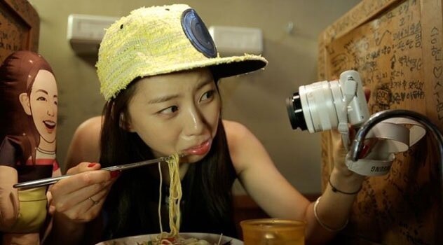 Секреты мукбанг. Как корейским видеоблогерам удается есть часами и не толстеть