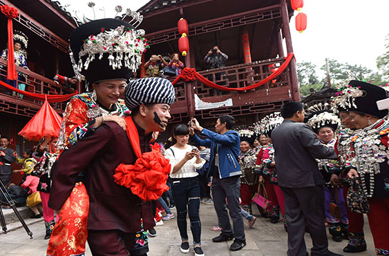 Вместо кольца — укус до крови