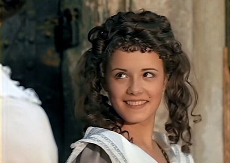 Елена Цыплакова – красотка Кэтти, служанка Миледи в фильме "Д'Артаньян и три мушкетера". 