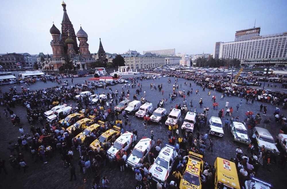 Ралли Париж-Москва-Пекин, остановка у Храма Василия Блаженного.