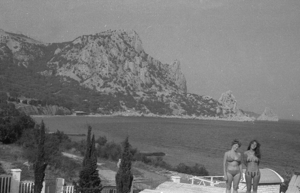 Фотосессия на фоне горы Кошка. Фотография сделана в Кацивели.