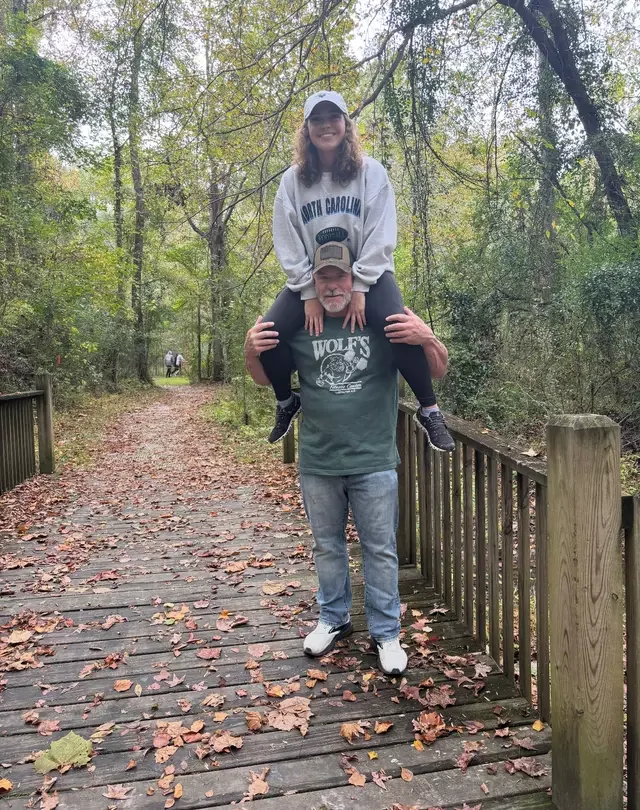 «Парни моего возраста слишком инфантильны!» Девушка встречается с тренером, старше на 34 года