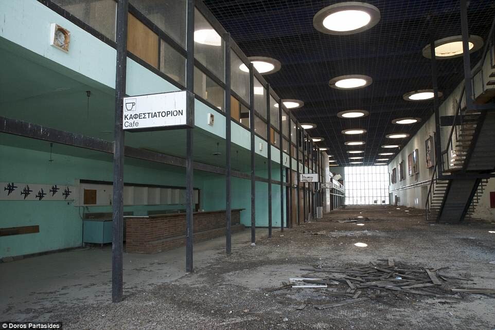 Полвека забвения аэропорта Никосии