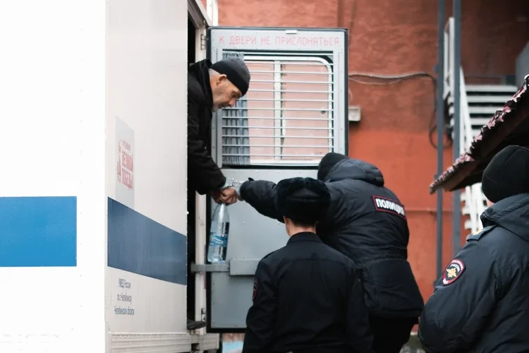 По-скромному, без огонька