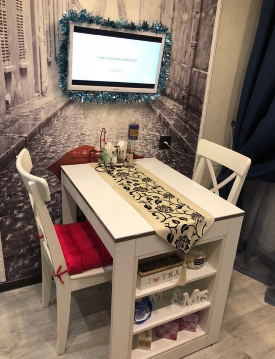 Фотообои не только украсили интерьер, но и визуально увеличили помещение