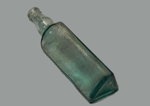 Почему уксус в СССР хранили в треугольных бутылках и как это спасало жизни?