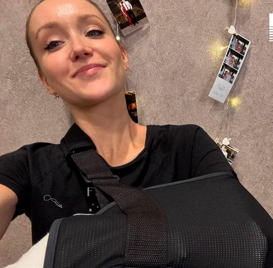 В Петербурге невеста сломала руку за два часа до свадьбы, пытаясь повторить тренд из TikTok