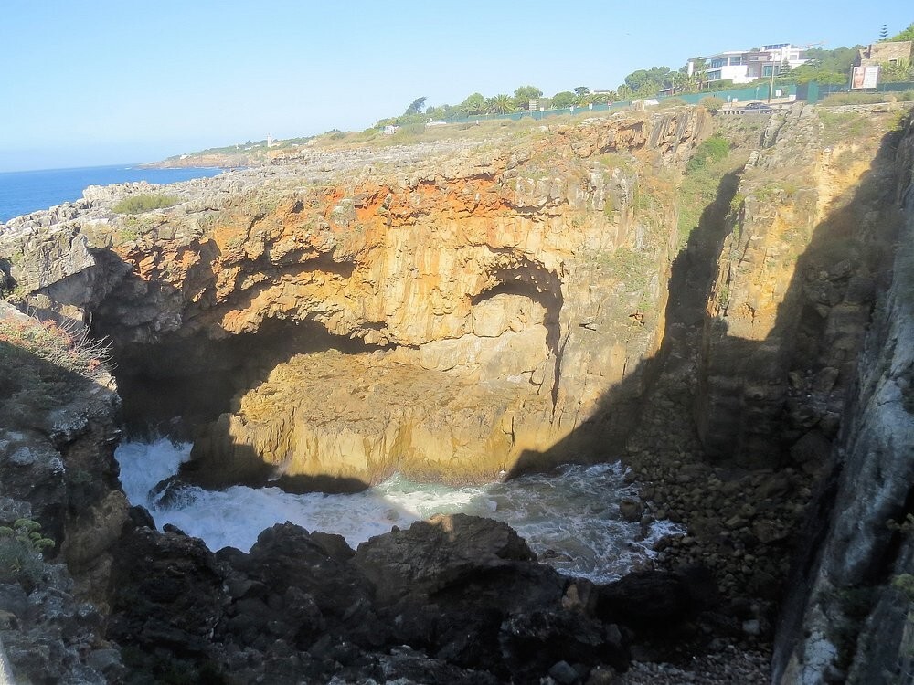 Пасть Дьявола: завораживающий грот в Португалии, где хитрый оккультист талантливо инсценировал свою гибель