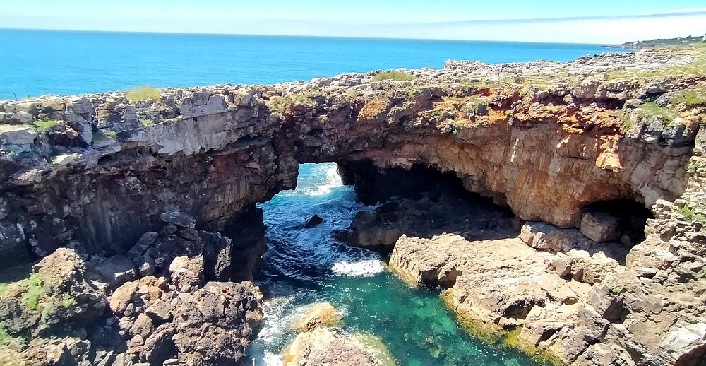 Пасть Дьявола: завораживающий грот в Португалии, где хитрый оккультист талантливо инсценировал свою гибель