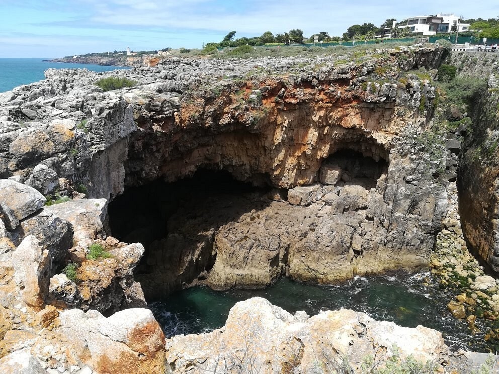 Пасть Дьявола: завораживающий грот в Португалии, где хитрый оккультист талантливо инсценировал свою гибель