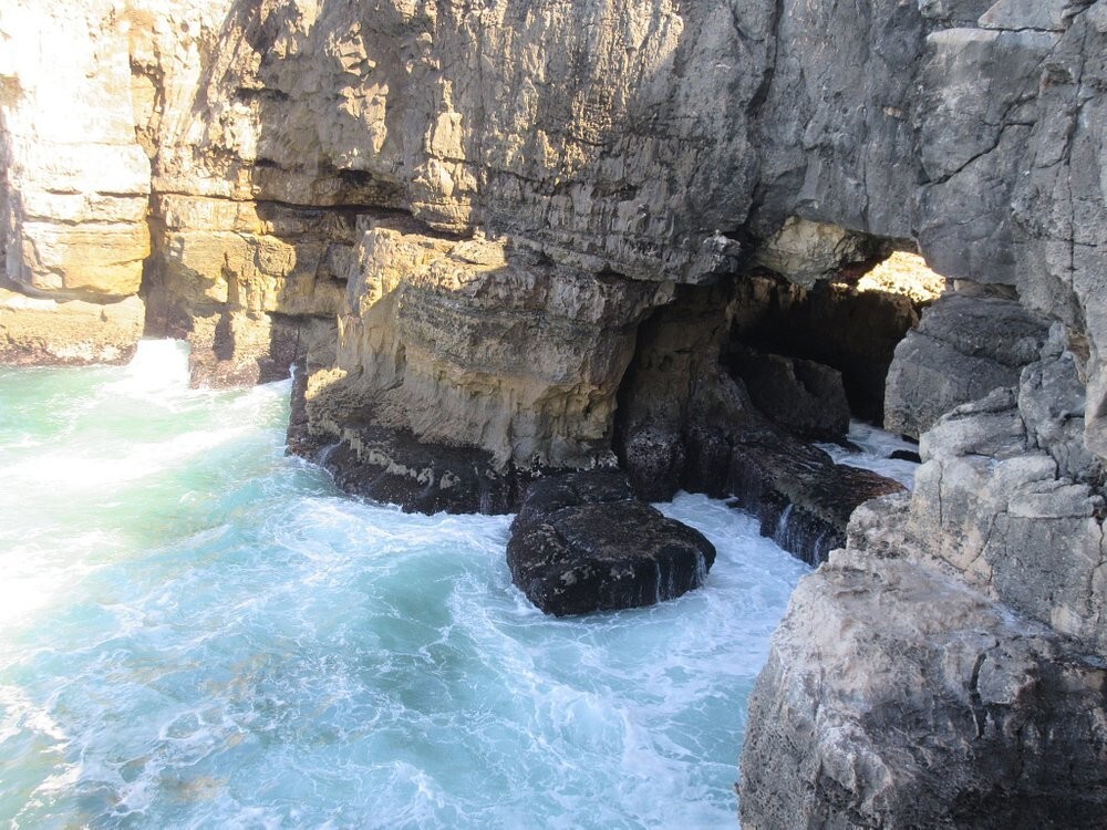 Пасть Дьявола: завораживающий грот в Португалии, где хитрый оккультист талантливо инсценировал свою гибель