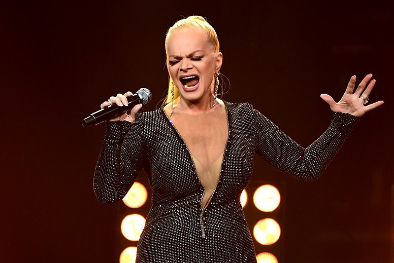 Лариса Долина может полностью компенсировать стоимость квартиры, проданной "под влиянием мошенников", новогодними концертами