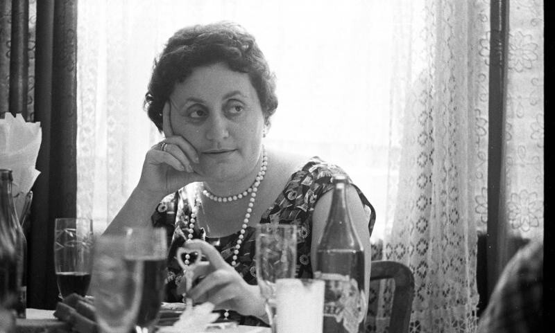 «Если женщина отказала вам в танце, не приглашайте ее соседку. Отойдите в сторону и пригласите там».