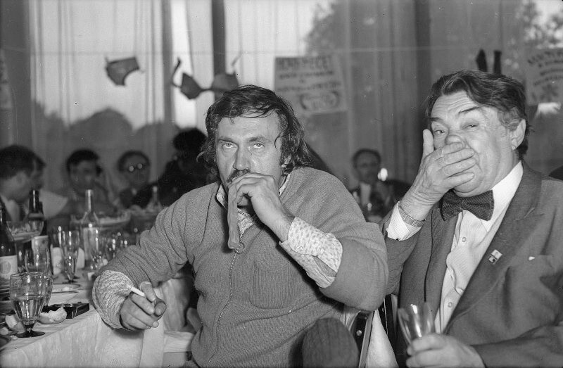 «Не надо думать о своем поведении все время, это сковывает. Хорошие манеры поведения надо в себе воспитывать постоянно».