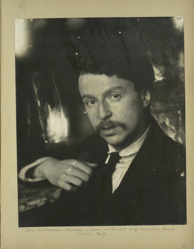 Исаак Захарович Штейнберг, лидер партии левых социалистов-революционеров.