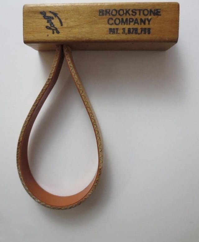 Старая винтажная открывалка для банок