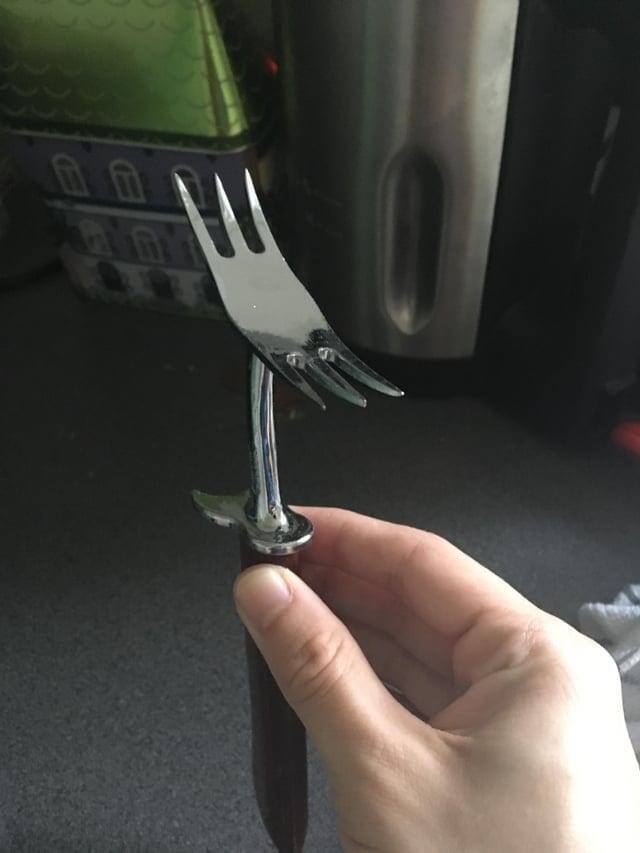 Двусторонняя сервировочная вилка для лучшего удержания мяса