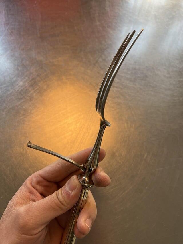 Вилка со специальной защитой от ножей