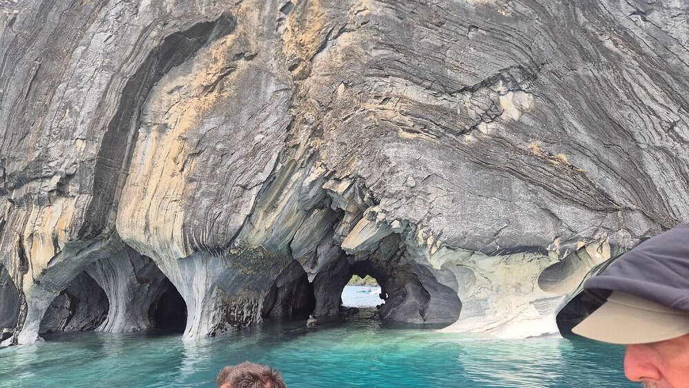 Мраморные соборы Чили, вырезанные озером в патагонских скалах