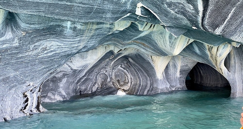 Мраморные соборы Чили, вырезанные озером в патагонских скалах