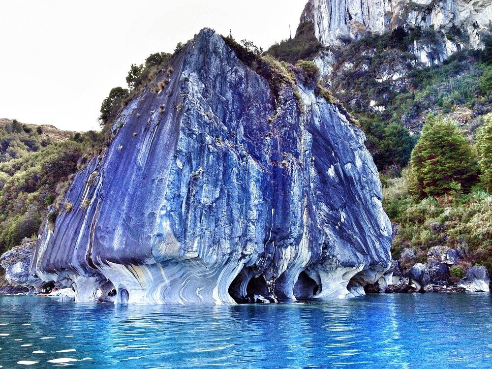 Мраморные соборы Чили, вырезанные озером в патагонских скалах