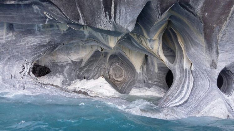 Мраморные соборы Чили, вырезанные озером в патагонских скалах