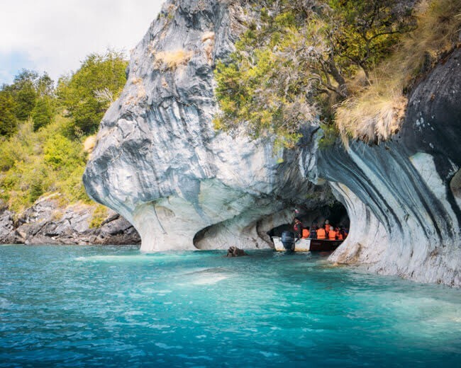 Мраморные соборы Чили, вырезанные озером в патагонских скалах