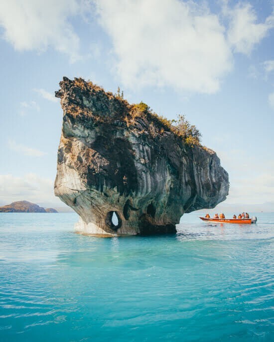 Мраморные соборы Чили, вырезанные озером в патагонских скалах