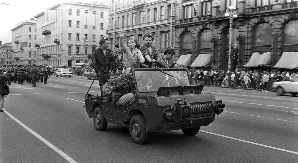 Марш десантников в день ВДВ на Невском.