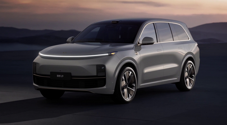 Суд во Владивостоке остановил импорт праворульных машин и большинства гибридов