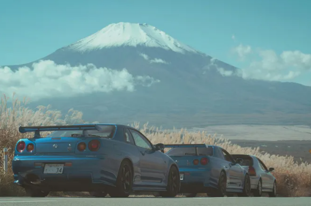 Суд во Владивостоке остановил импорт праворульных машин и большинства гибридов