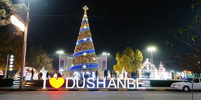 "Давайте закроем этот вопрос": мусульманин, требовавший убрать новогоднюю ёлку из подъезда, отказался от своих претензий