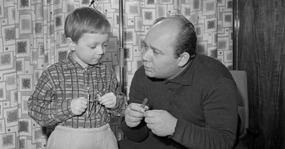 Евгений Леонов с сыном Андреем. 