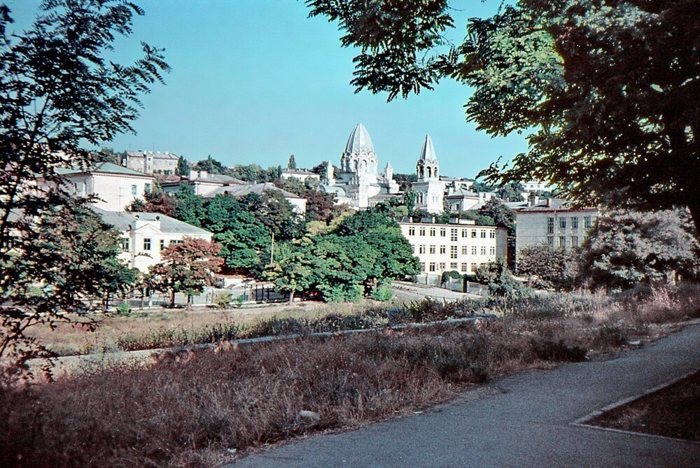 Севастополь и вид на Покровский собор в Ленинском районе города.
