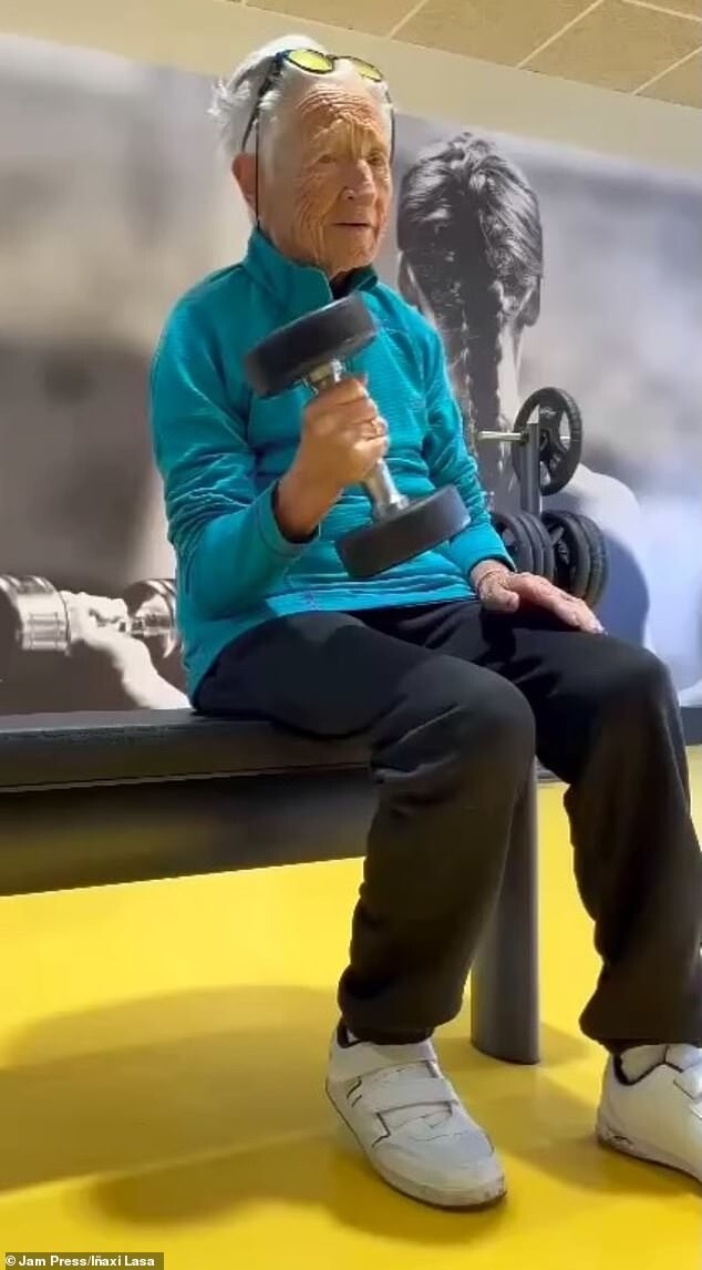 Мне 101 год. Несмотря на остеоартрит, я ежедневно занимаюсь в тренажёрном зале по два часа