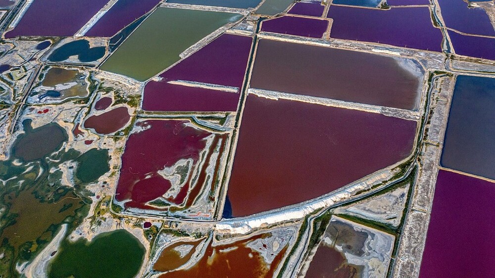 Китайское озеро, рождающее радугу, богатство и эмоции