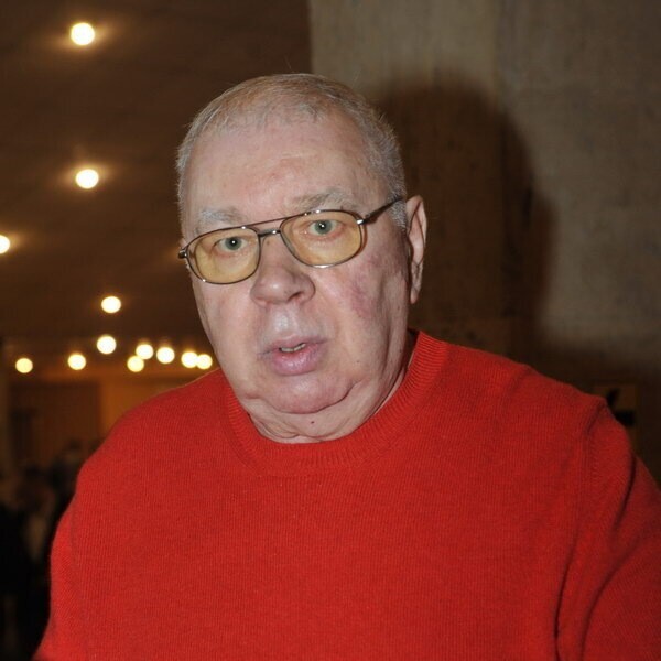 Андрей Мартынов планирует переехать в дом престарелых.